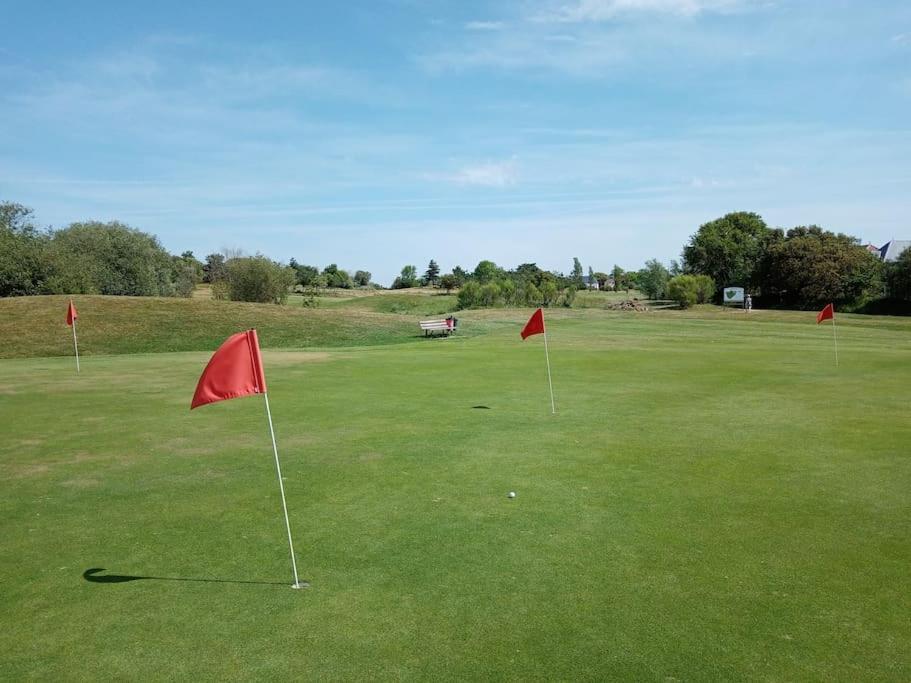 Studio port bourgenay au coeur du Golf Talmont-Saint-Hilaire Extérieur photo