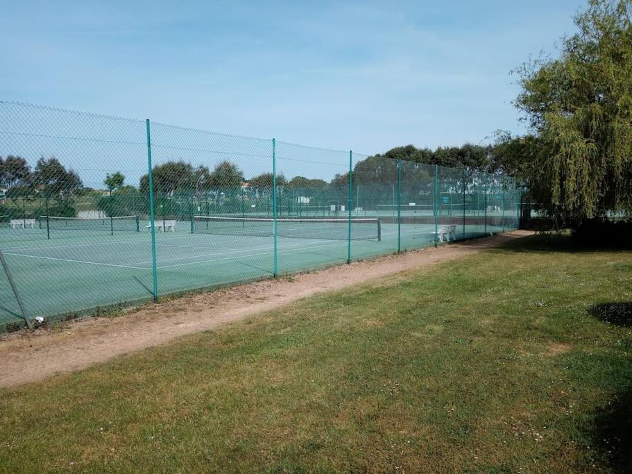 Studio port bourgenay au coeur du Golf Talmont-Saint-Hilaire Extérieur photo
